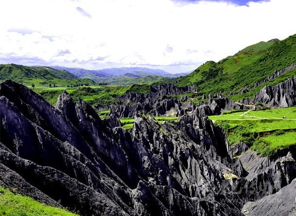 墨石？甘孜還藏著這樣的地質公園