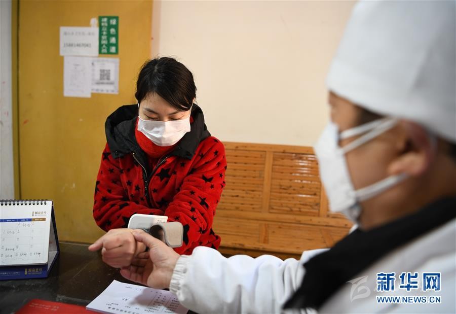 （抓好經(jīng)濟發(fā)展 應對復雜局面·圖文互動）（1）2500萬農(nóng)民工如何安全返崗？——農(nóng)民工大省四川復工觀察