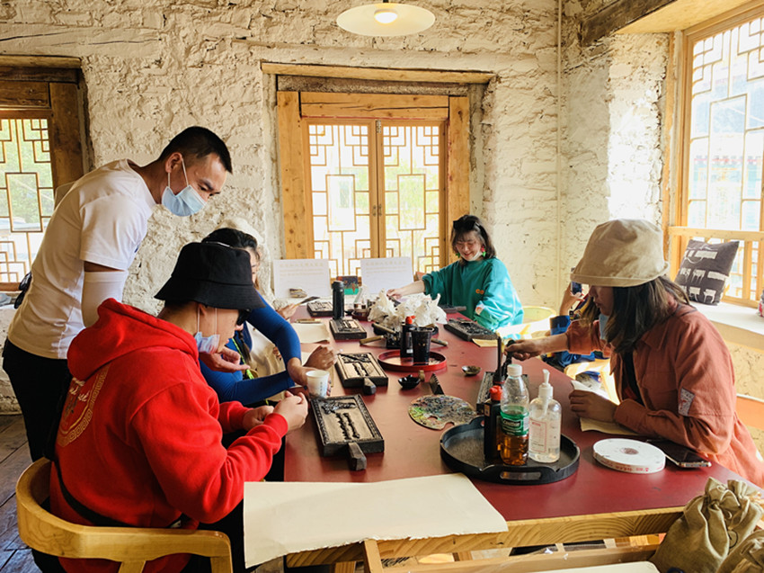 圖為在倉(cāng)央.jpg 圖為在倉(cāng)央.jpg