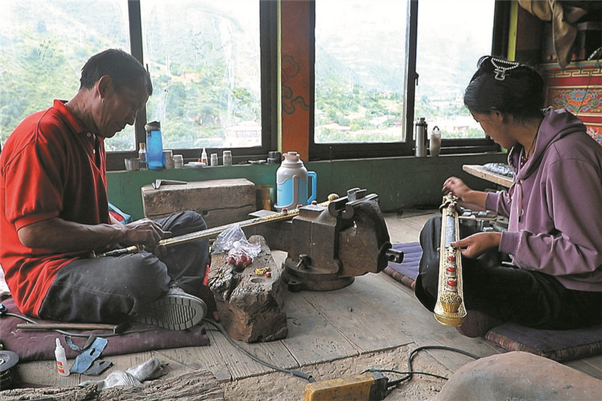 擁章在父親.jpg 擁章在父親.jpg