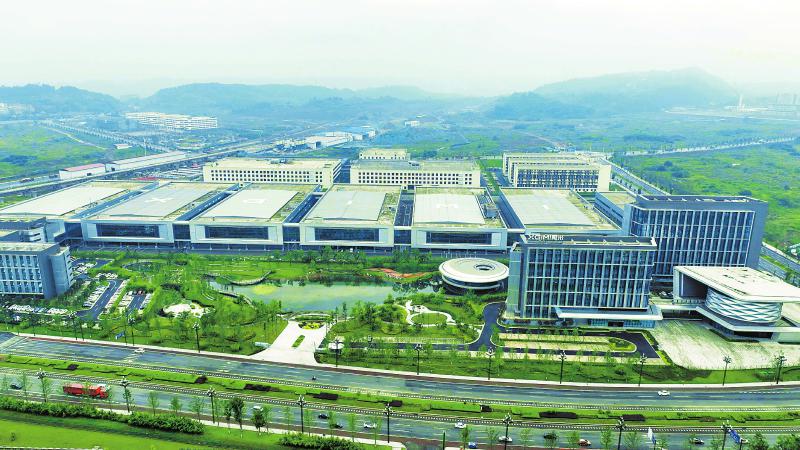 總書記駐足細(xì)看.jpg 總書記駐足細(xì)看.jpg