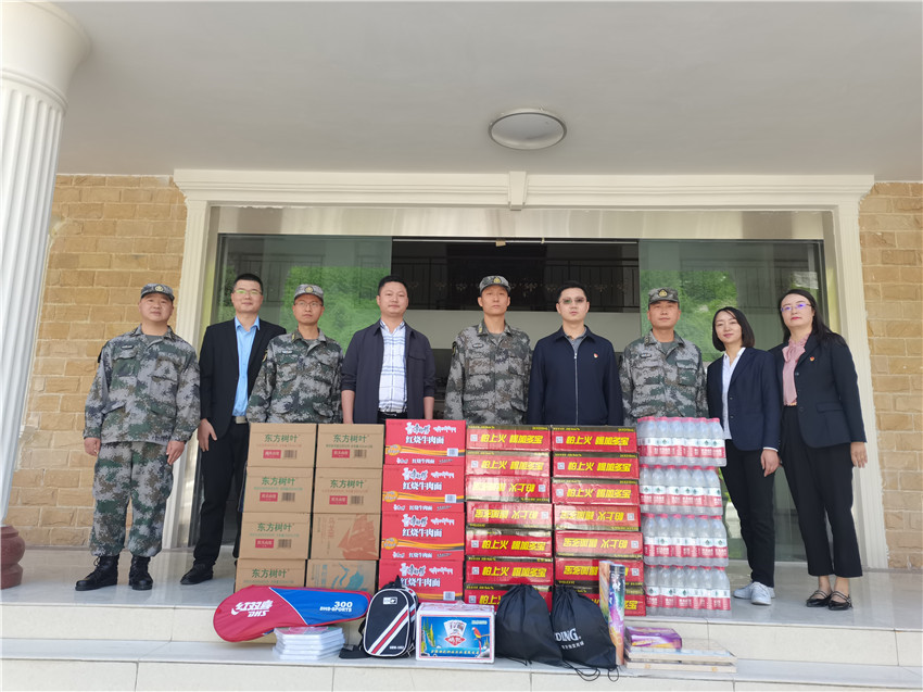 開展慰問現(xiàn).jpg 開展慰問現(xiàn).jpg