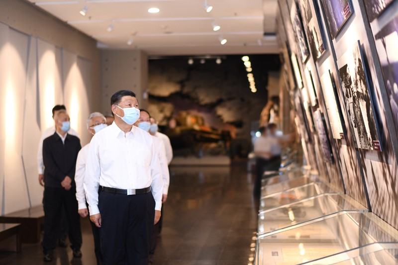2022年8月16日至17日，中共中央總書記、國家主席、中央軍委主席習(xí)近平在遼寧考察。這是16日下午，習(xí)近平在錦州市考察遼沈戰(zhàn)役紀(jì)念館。 新華社記者 燕雁 攝